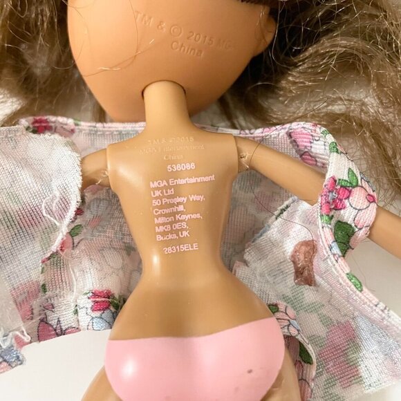 Bratz Yasmin Doll Flaws - Picture 11 of 14